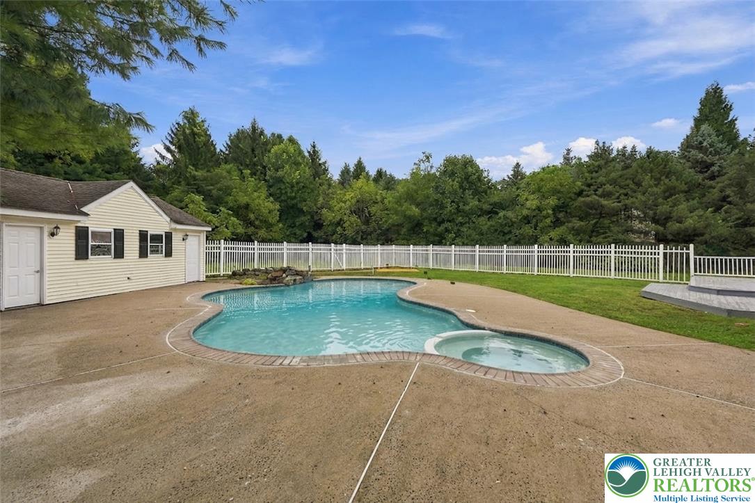 4 Schoolhouse Lane Property Photo 10