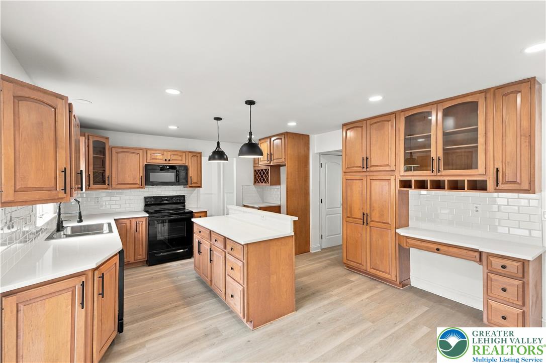 4 Schoolhouse Lane Property Photo 27