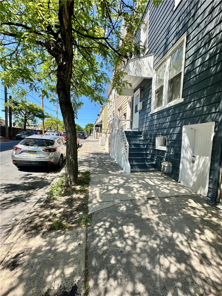 129 West Allen Street Property Photo 3