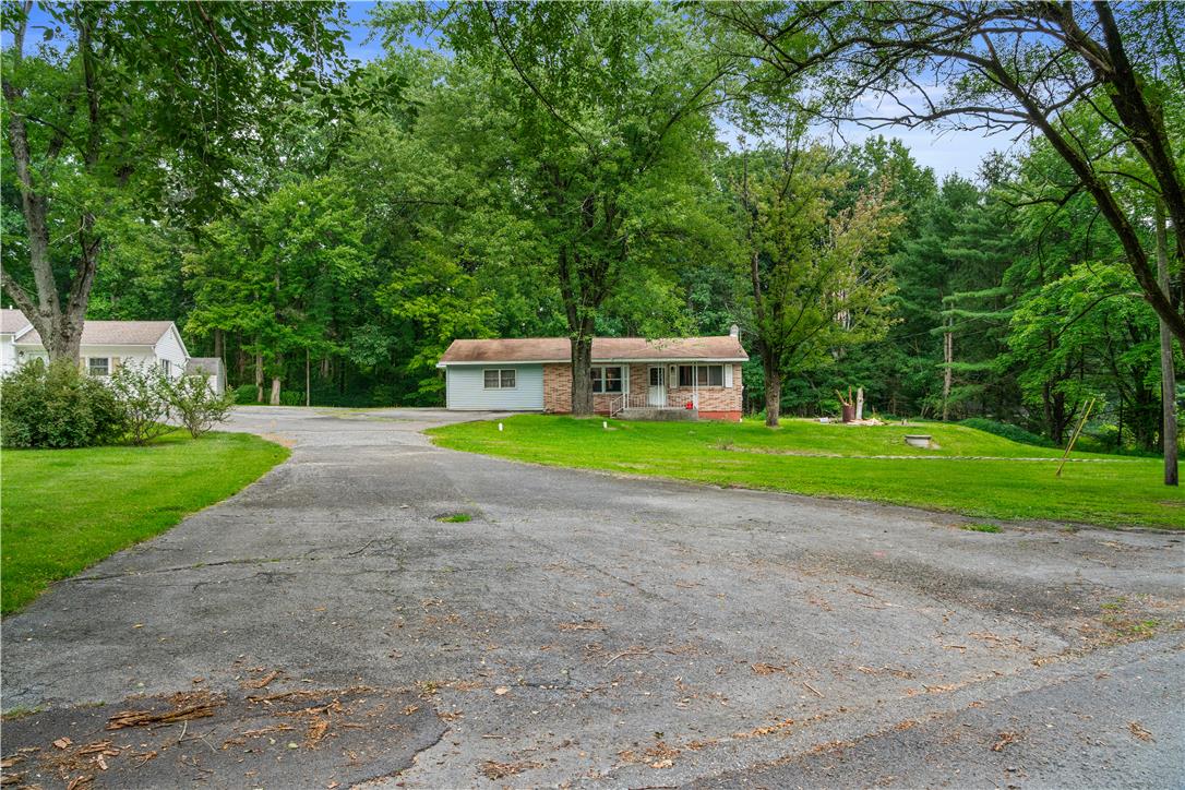 1350 Spring Drive Property Photo 3