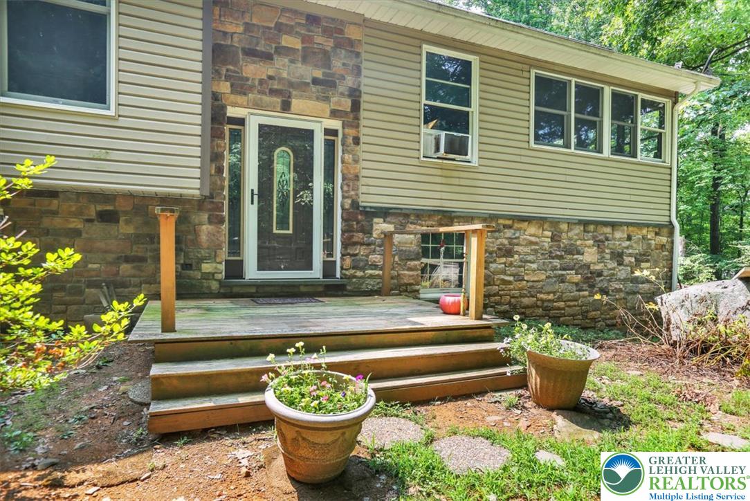 19 Woods Lane Property Photo 3