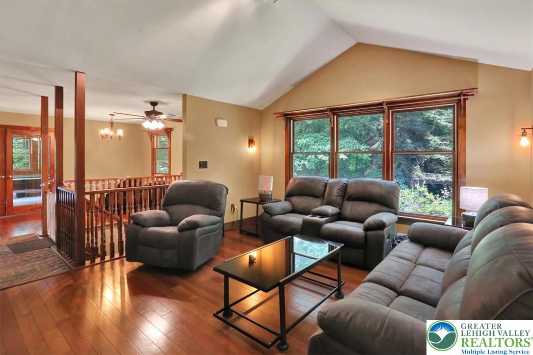19 Woods Lane Property Photo 8