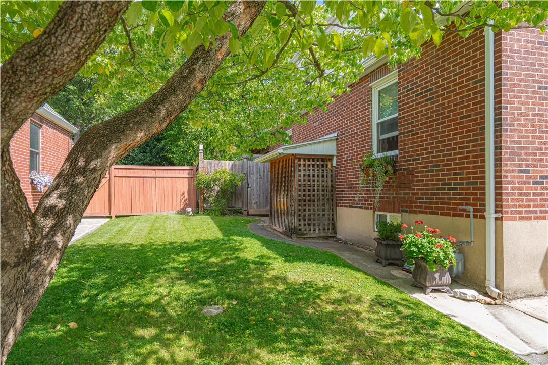 229 East Wall Street Property Photo 3