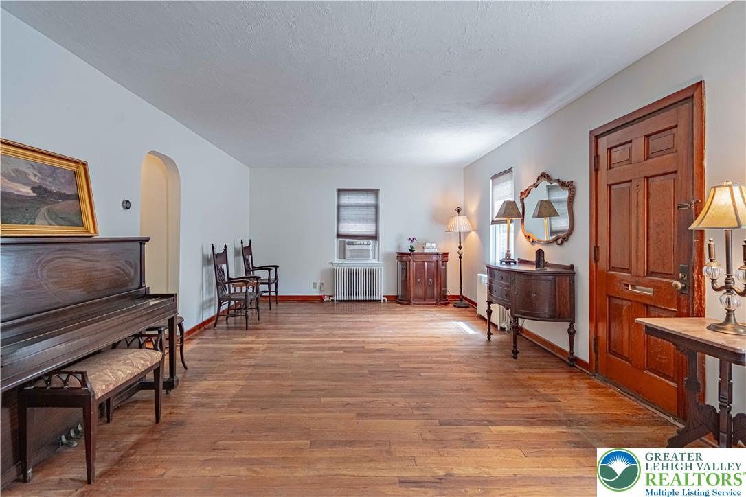 229 East Wall Street Property Photo 5
