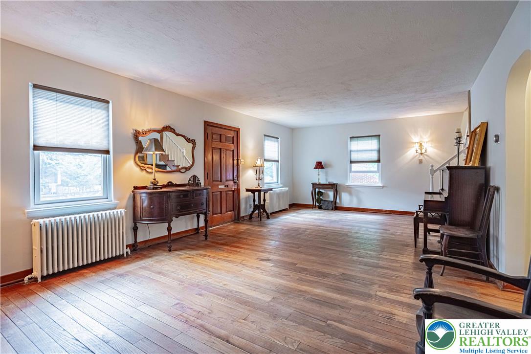 229 East Wall Street Property Photo 6