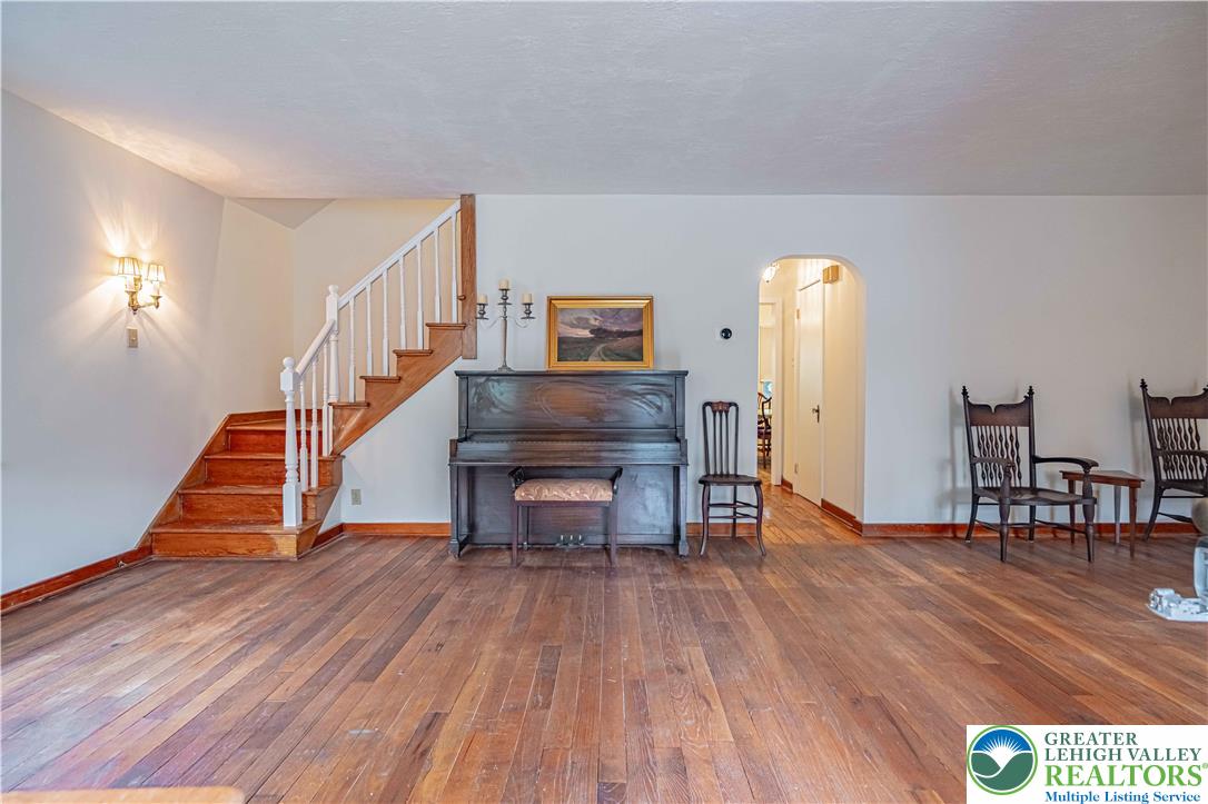 229 East Wall Street Property Photo 7