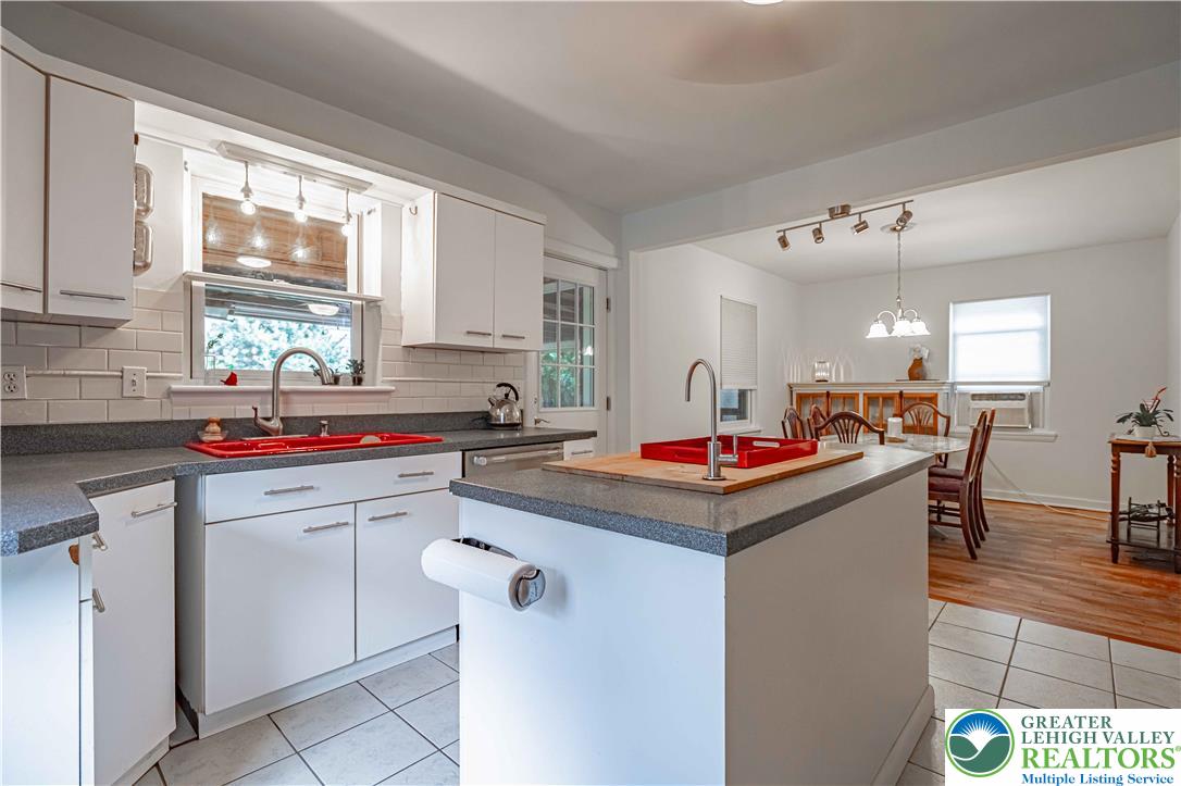 229 East Wall Street Property Photo 15