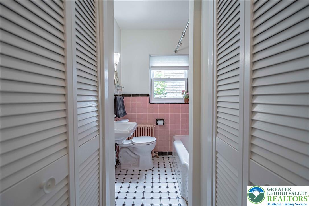 229 East Wall Street Property Photo 17
