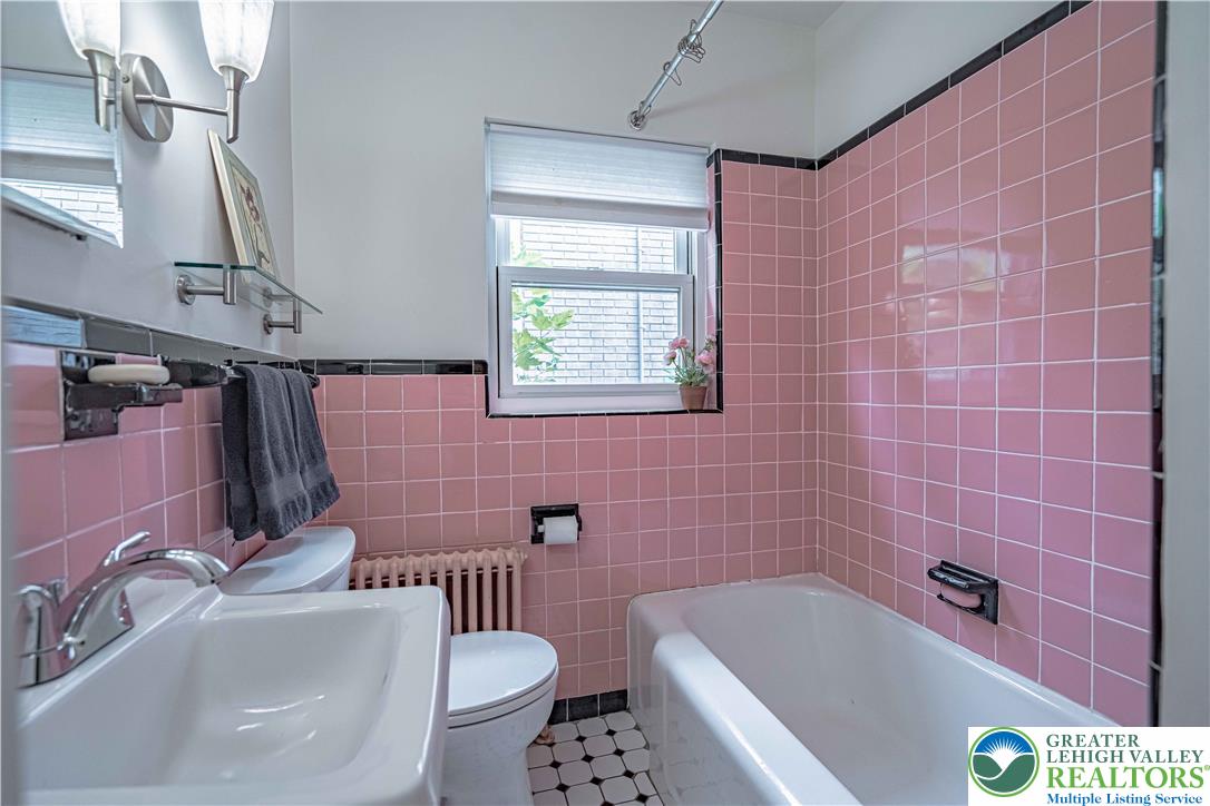 229 East Wall Street Property Photo 18