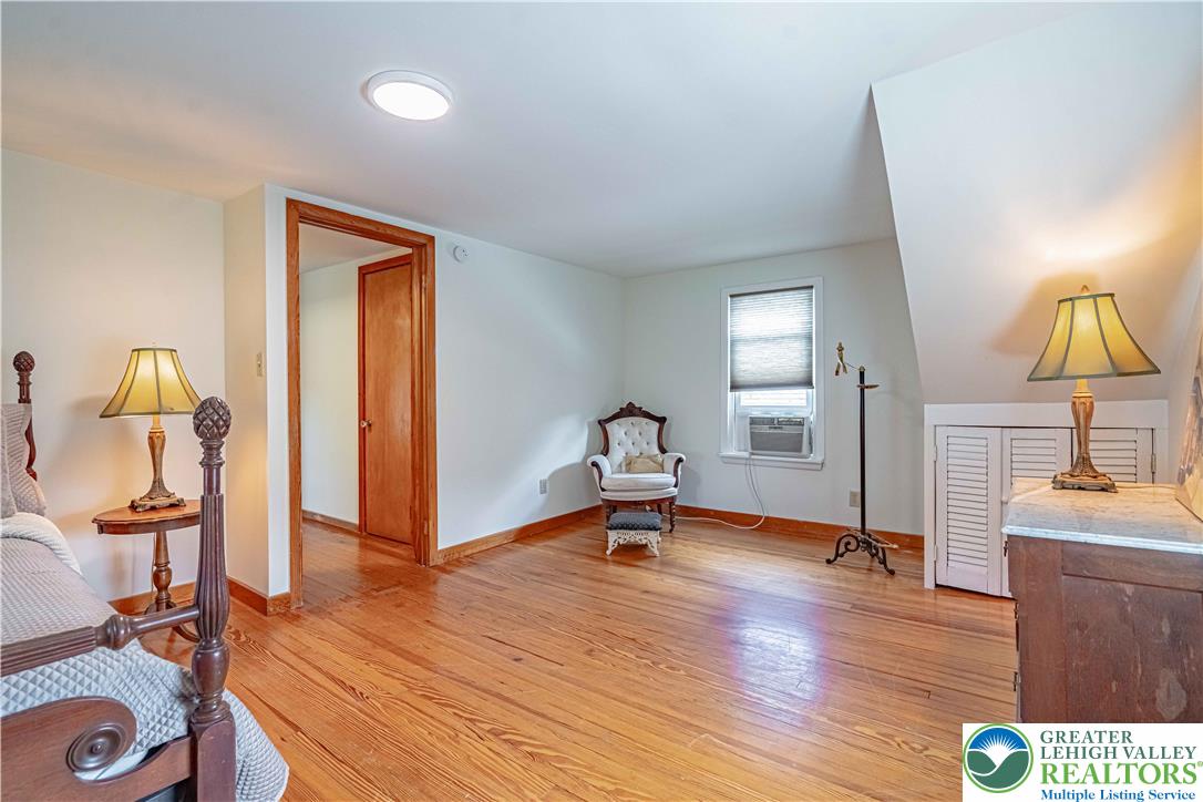 229 East Wall Street Property Photo 23