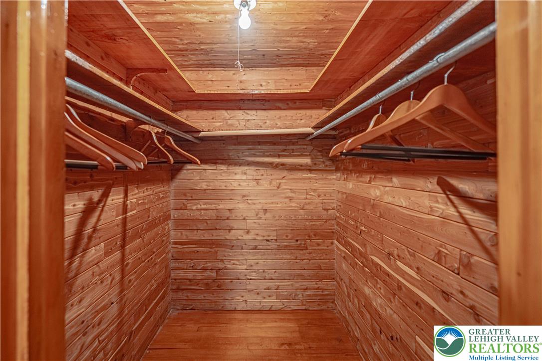 229 East Wall Street Property Photo 24
