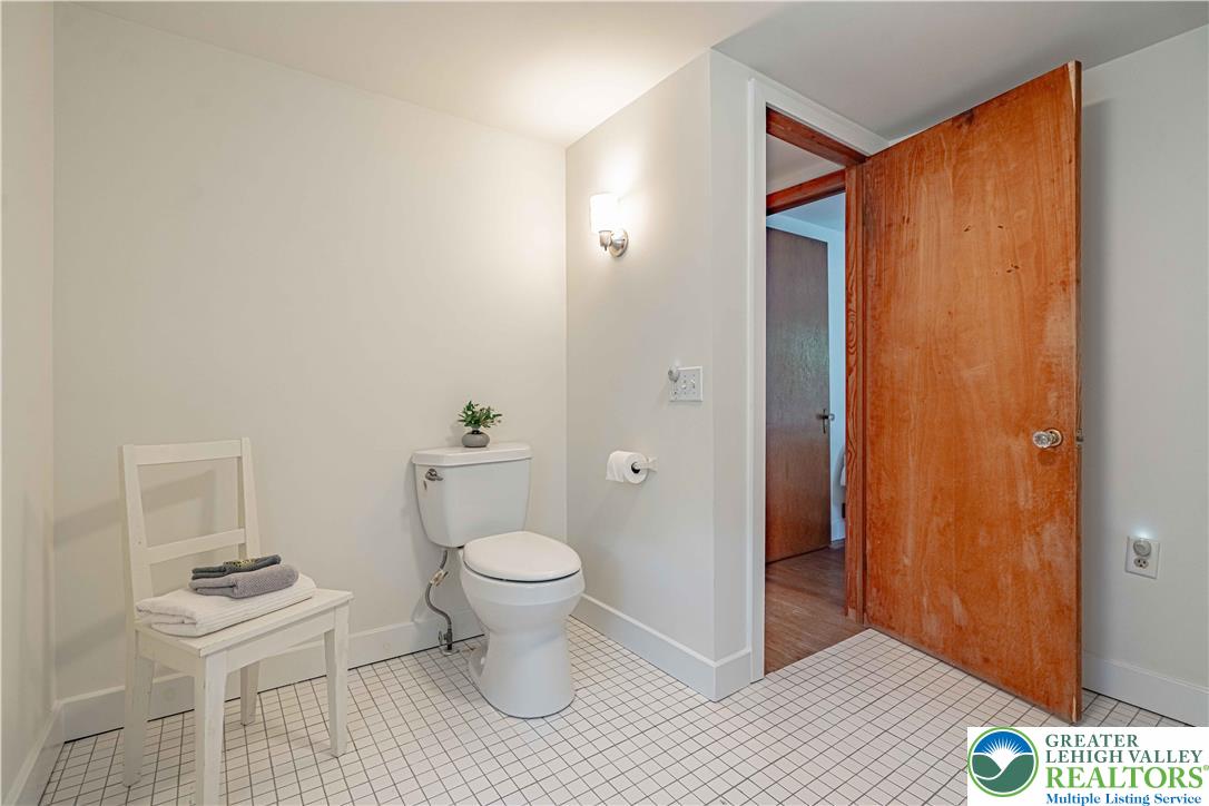 229 East Wall Street Property Photo 28