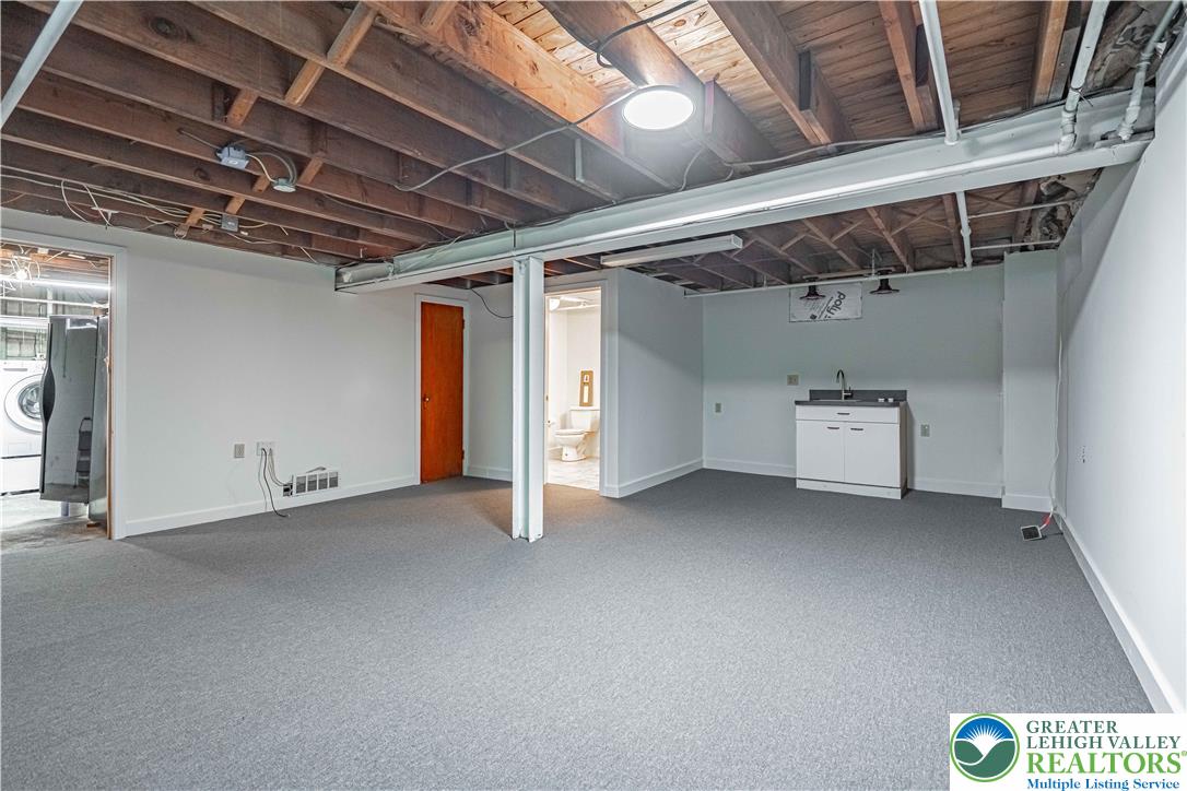229 East Wall Street Property Photo 34