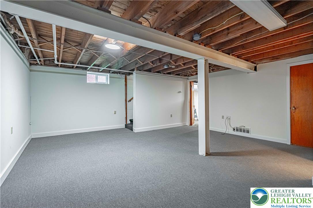 229 East Wall Street Property Photo 35