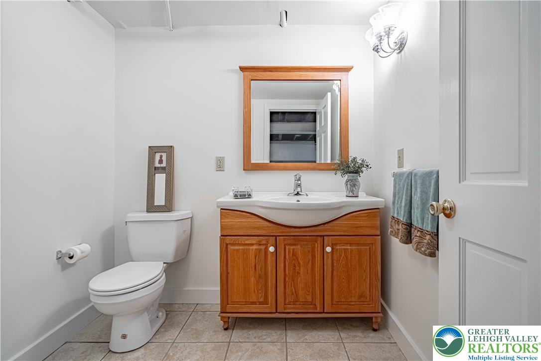 229 East Wall Street Property Photo 36
