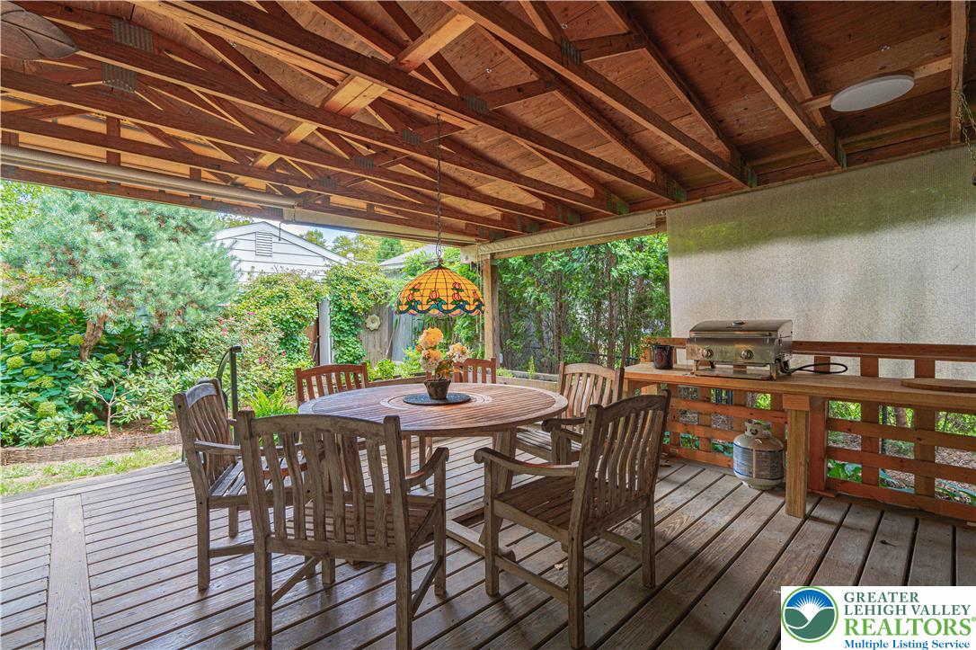 229 East Wall Street Property Photo 39