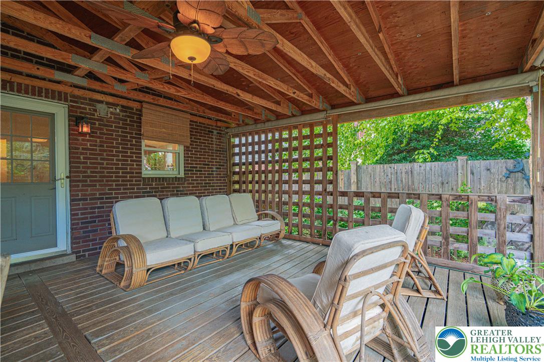 229 East Wall Street Property Photo 40