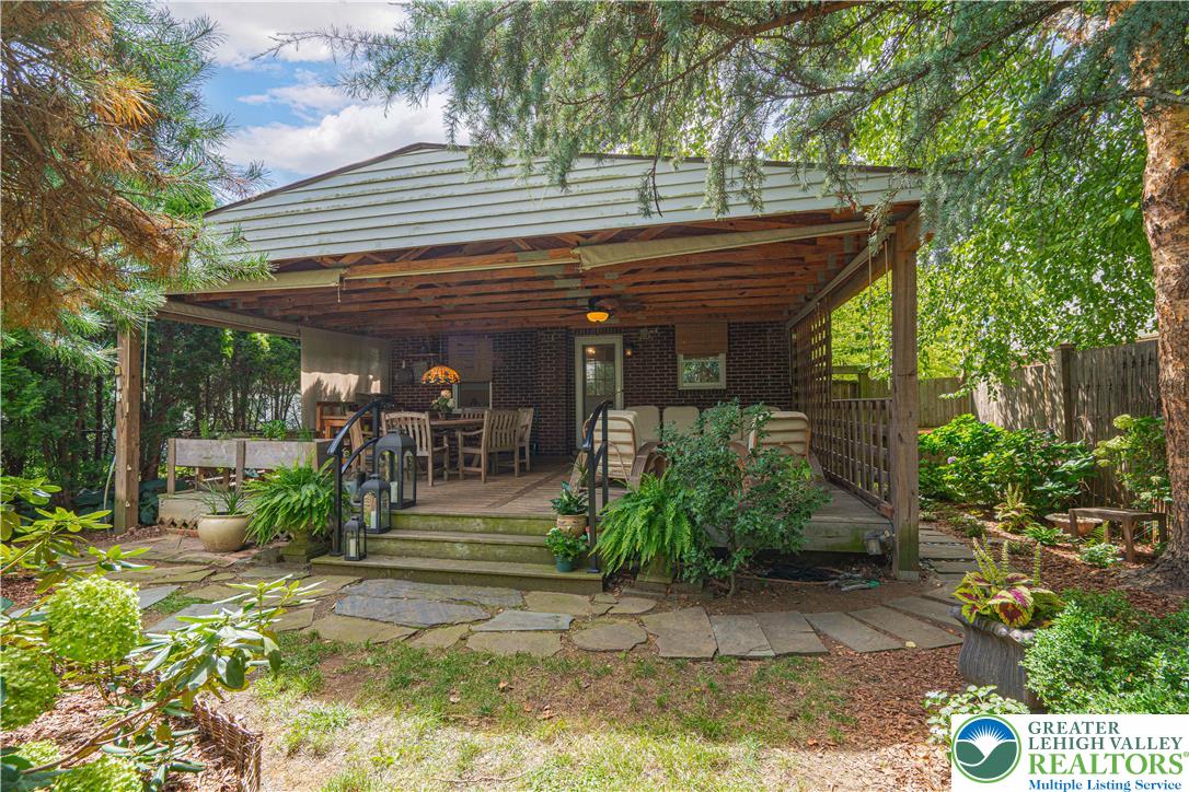 229 East Wall Street Property Photo 43