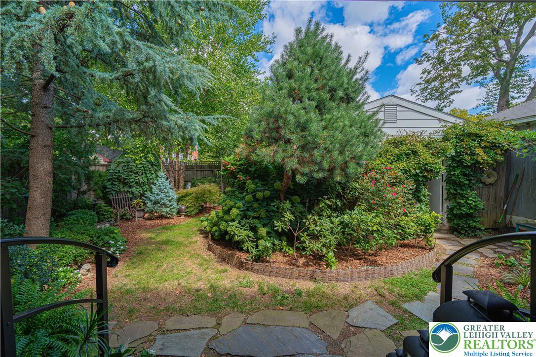 229 East Wall Street Property Photo 44