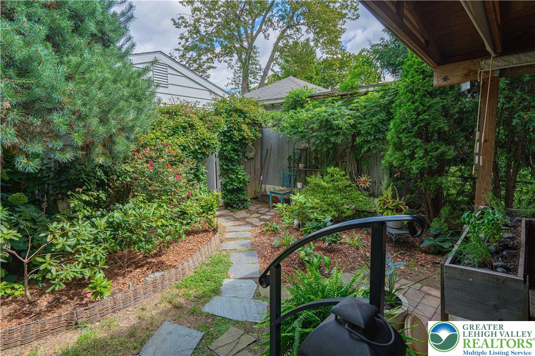 229 East Wall Street Property Photo 47
