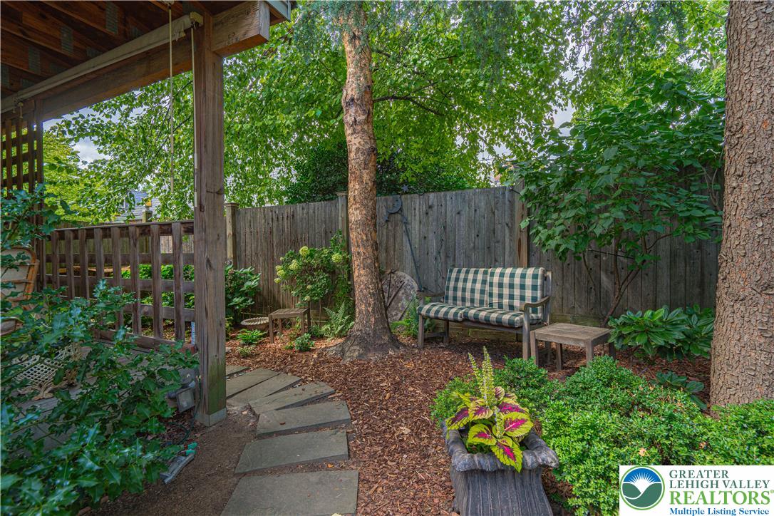 229 East Wall Street Property Photo 48
