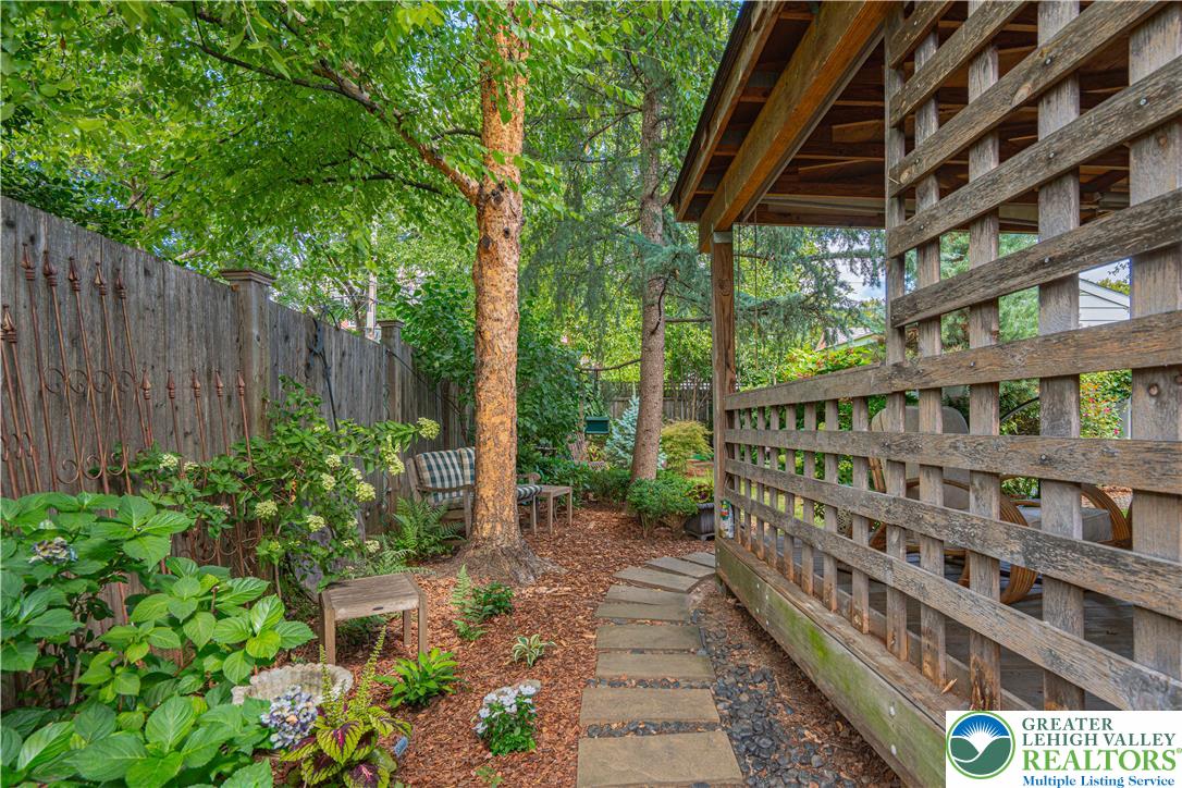 229 East Wall Street Property Photo 49