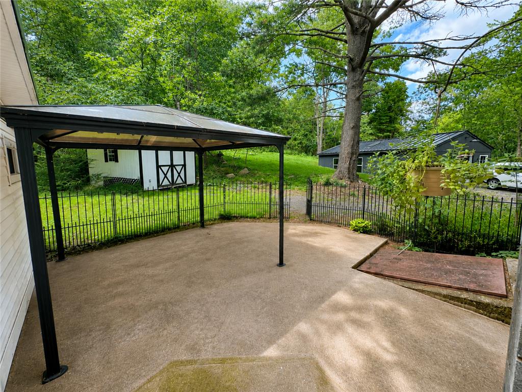 120 Hidden Hollow Property Photo 37