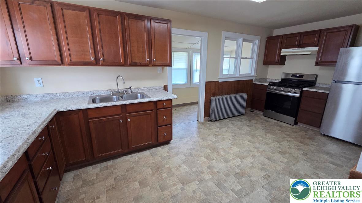 230 Wood Street Property Photo 6