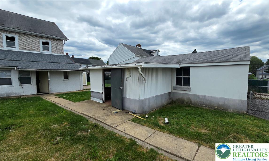 230 Wood Street Property Photo 28