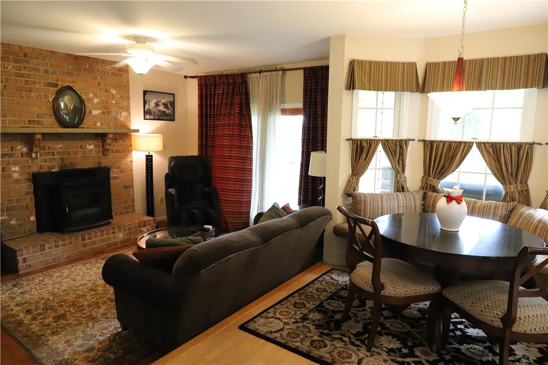 3514 White Oak Circle Property Photo 4