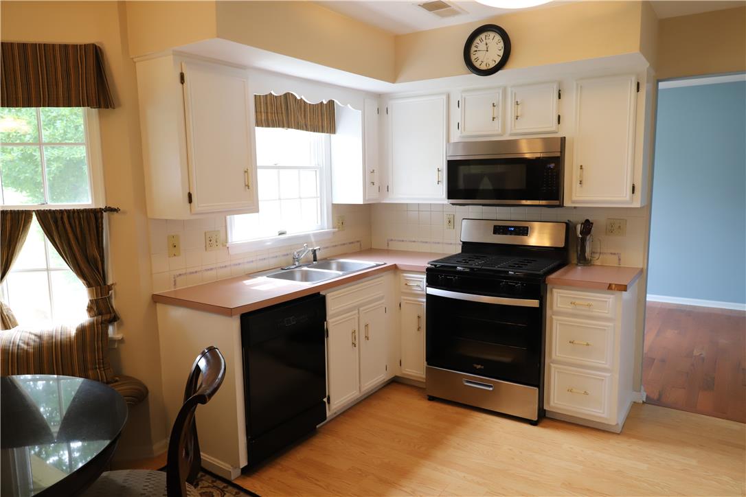 3514 White Oak Circle Property Photo 6