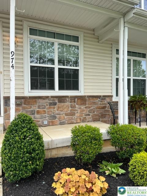 974 King Way Property Photo 2