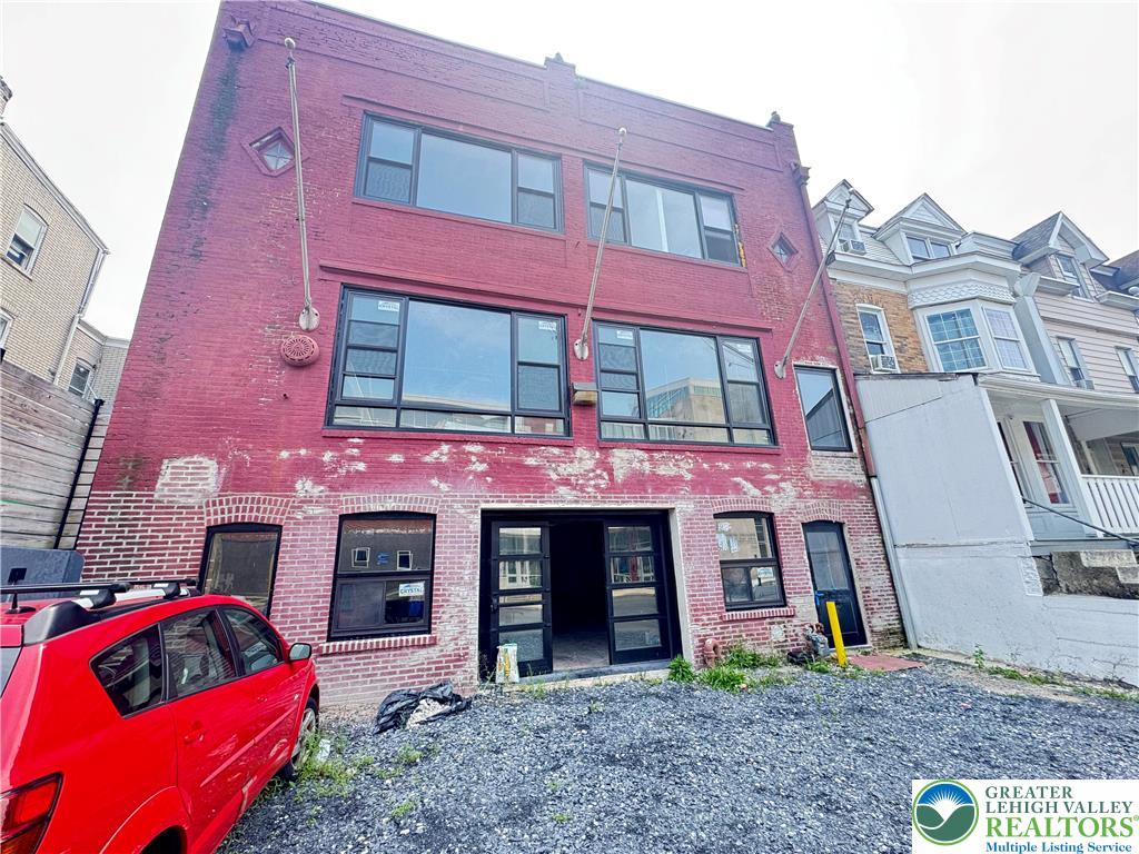 1214 West Gordon Street Property Photo 2