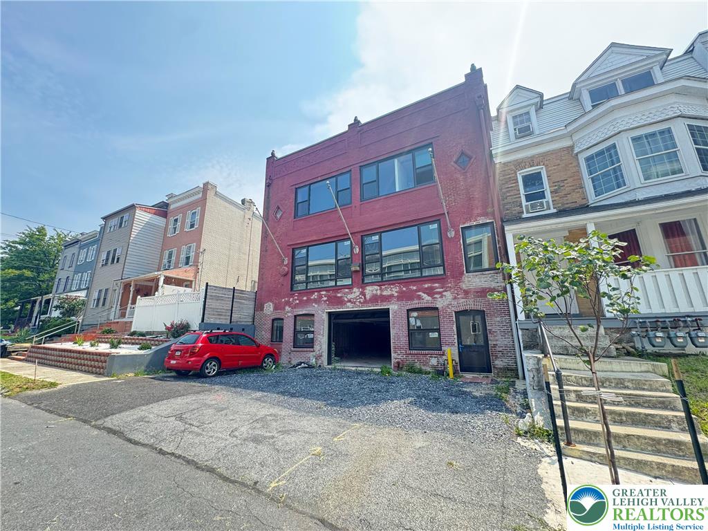 1214 West Gordon Street Property Photo 4