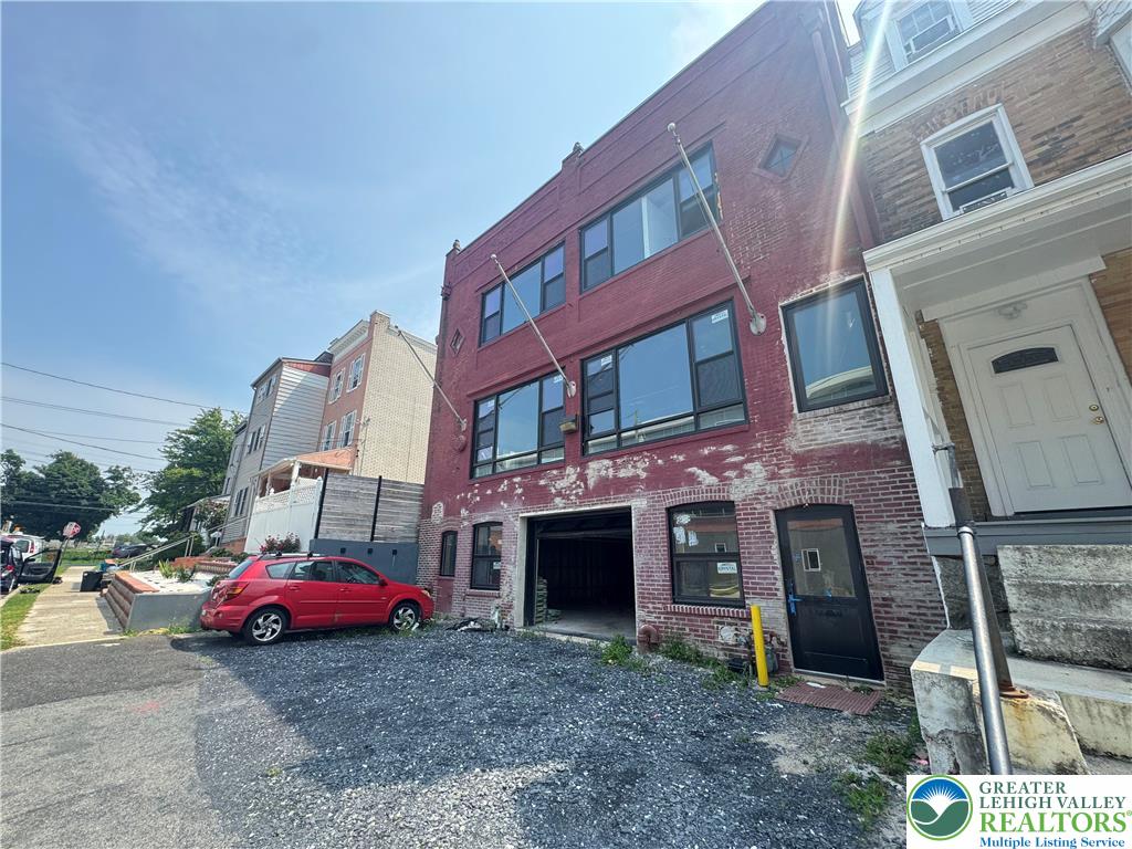 1214 West Gordon Street Property Photo 5