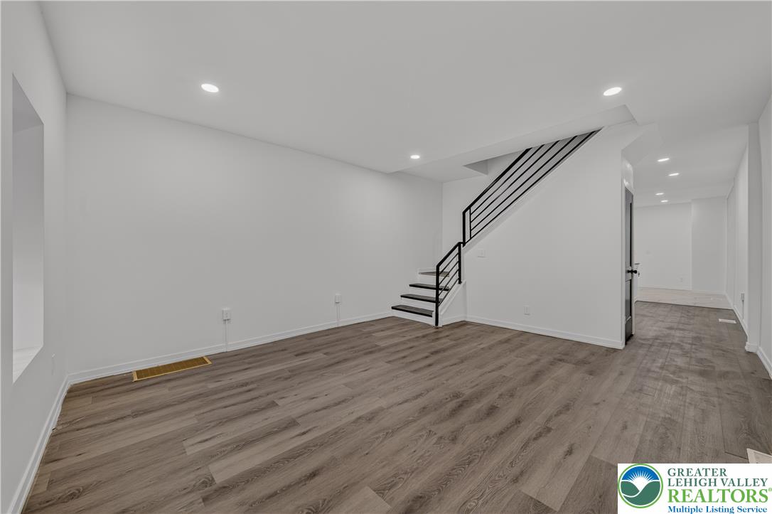 916 Center Street Property Photo 6