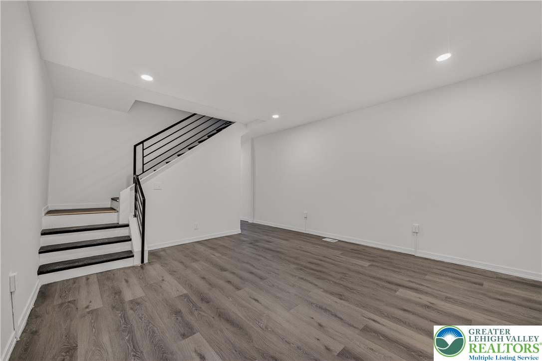 916 Center Street Property Photo 7