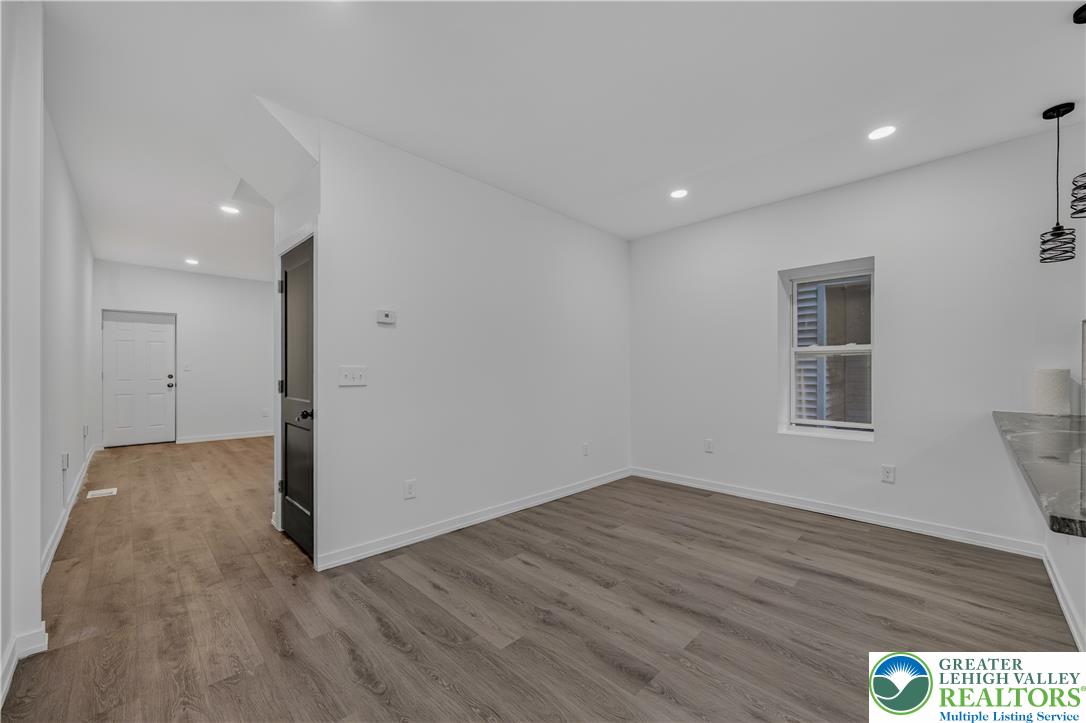 916 Center Street Property Photo 10