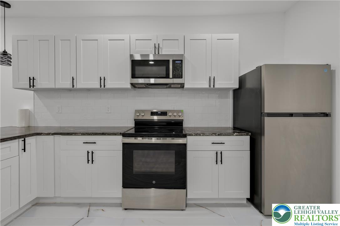 916 Center Street Property Photo 12