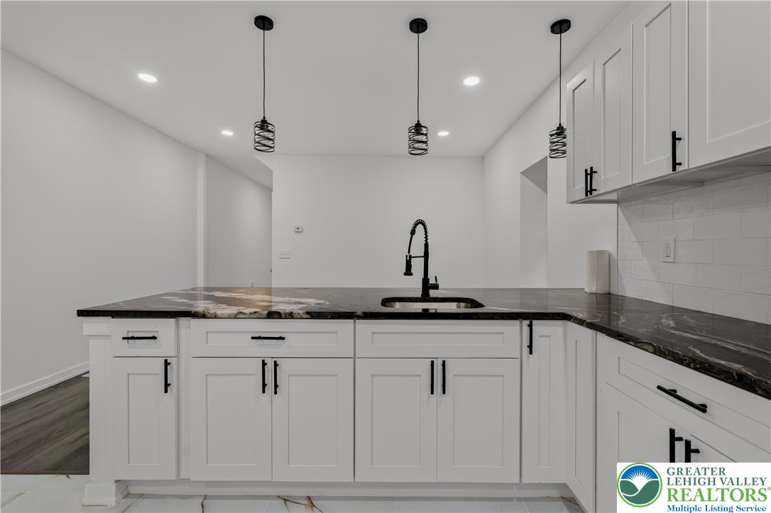 916 Center Street Property Photo 13