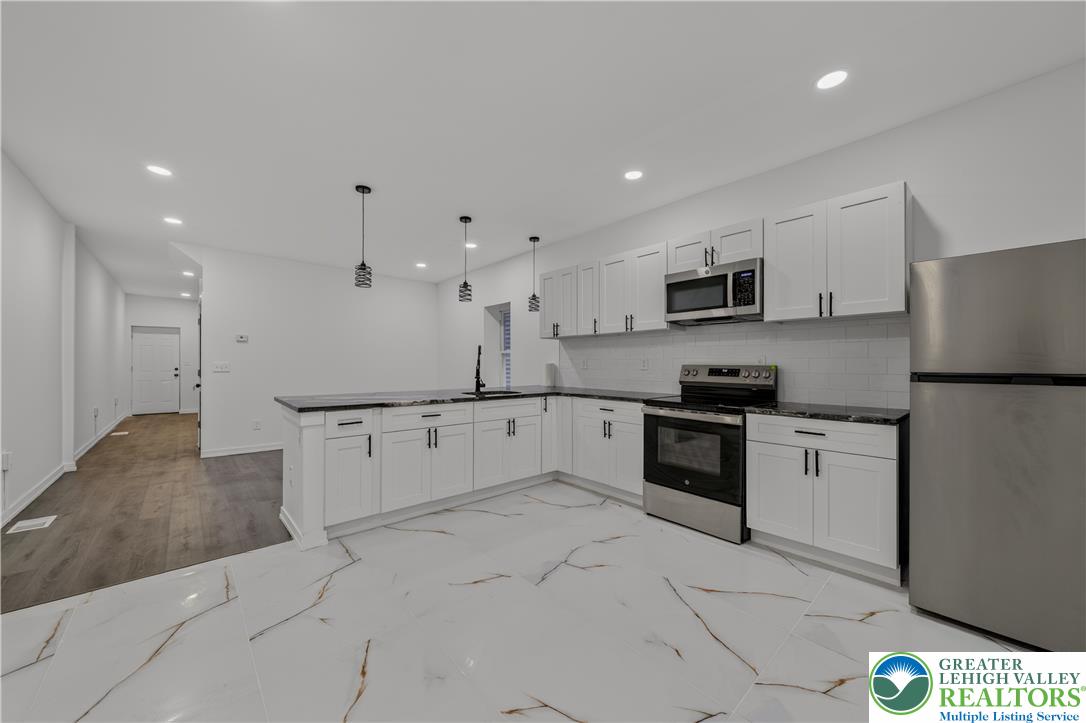 916 Center Street Property Photo 16