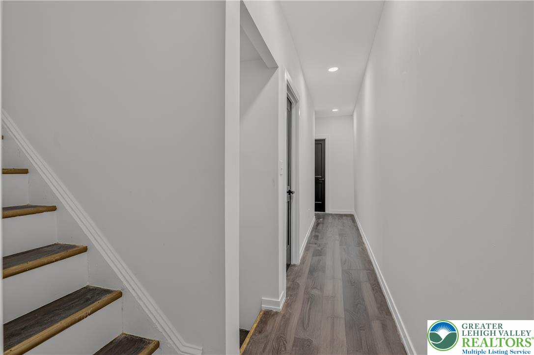 916 Center Street Property Photo 17