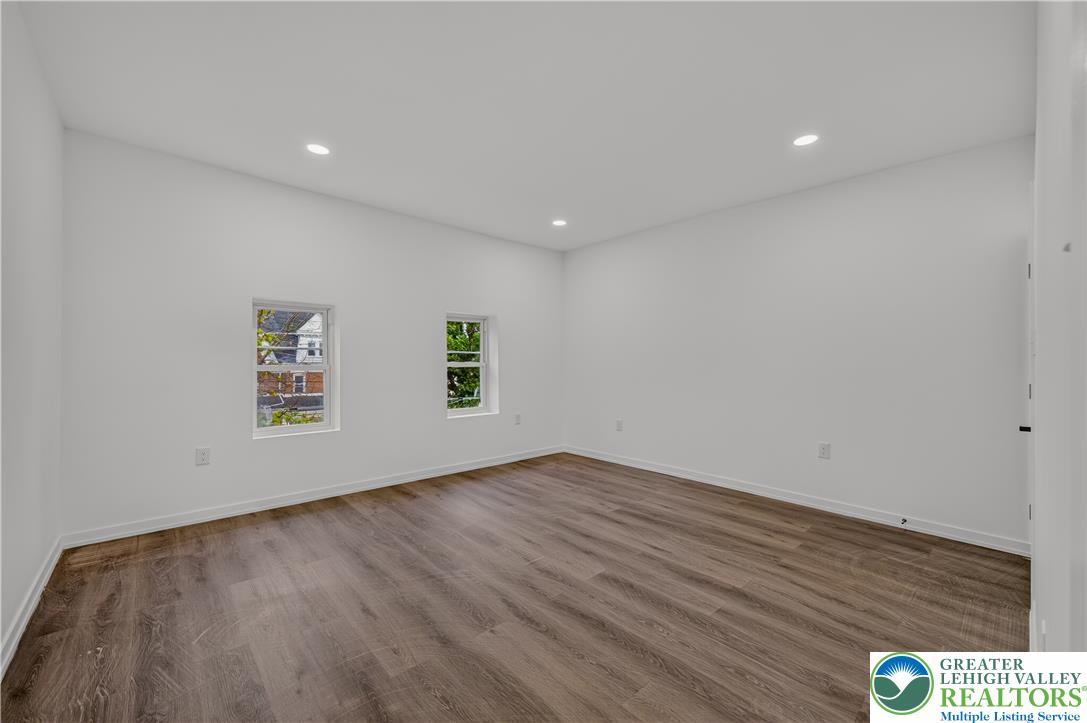 916 Center Street Property Photo 18