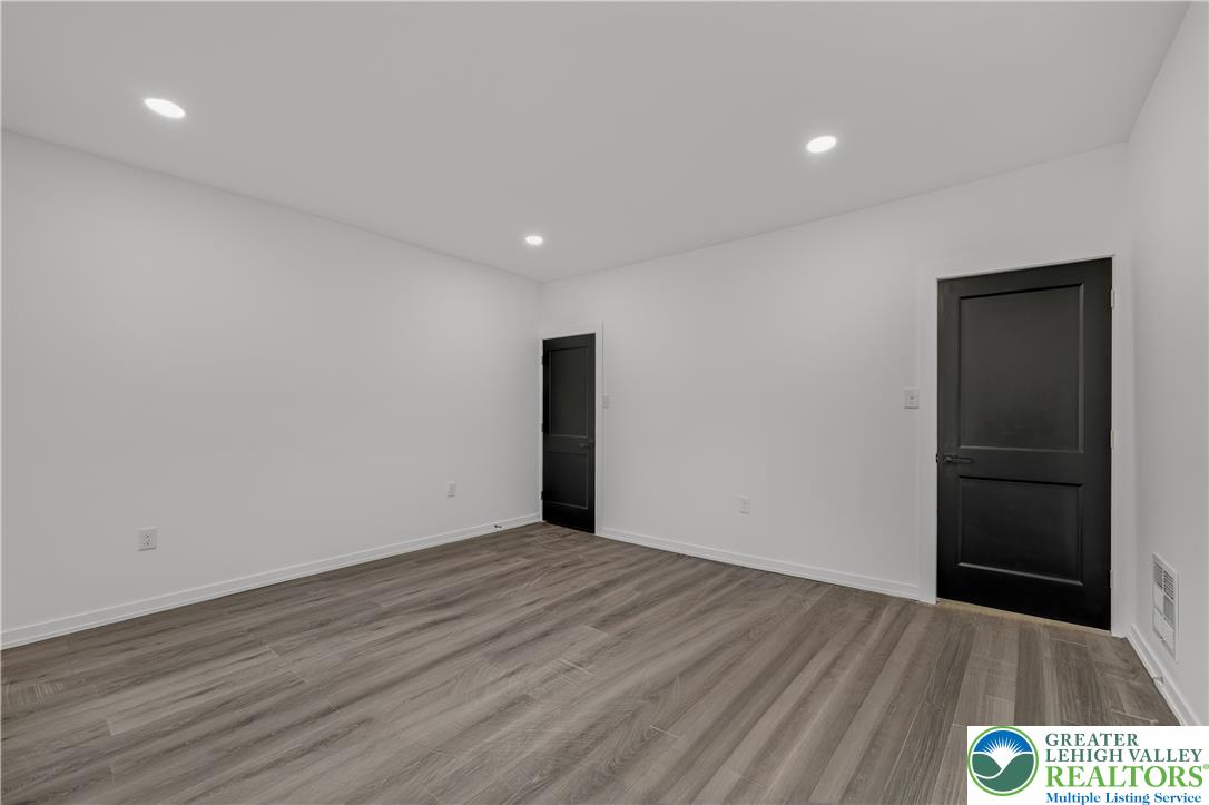 916 Center Street Property Photo 19