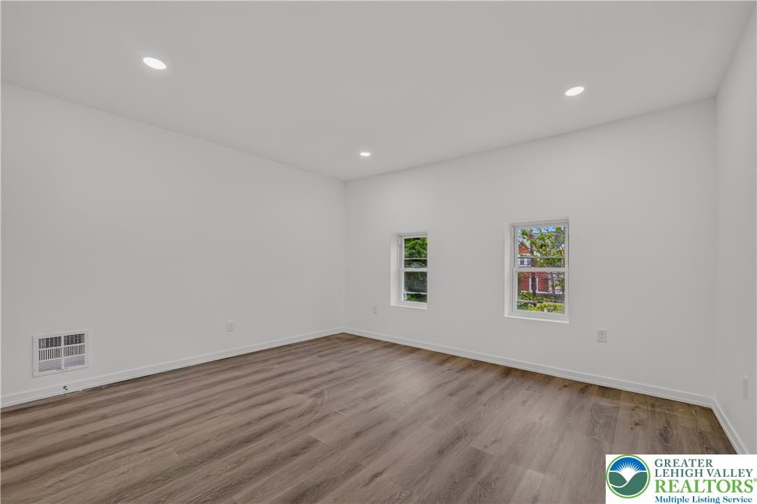 916 Center Street Property Photo 20