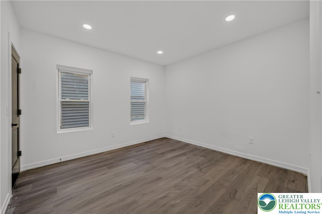 916 Center Street Property Photo 21