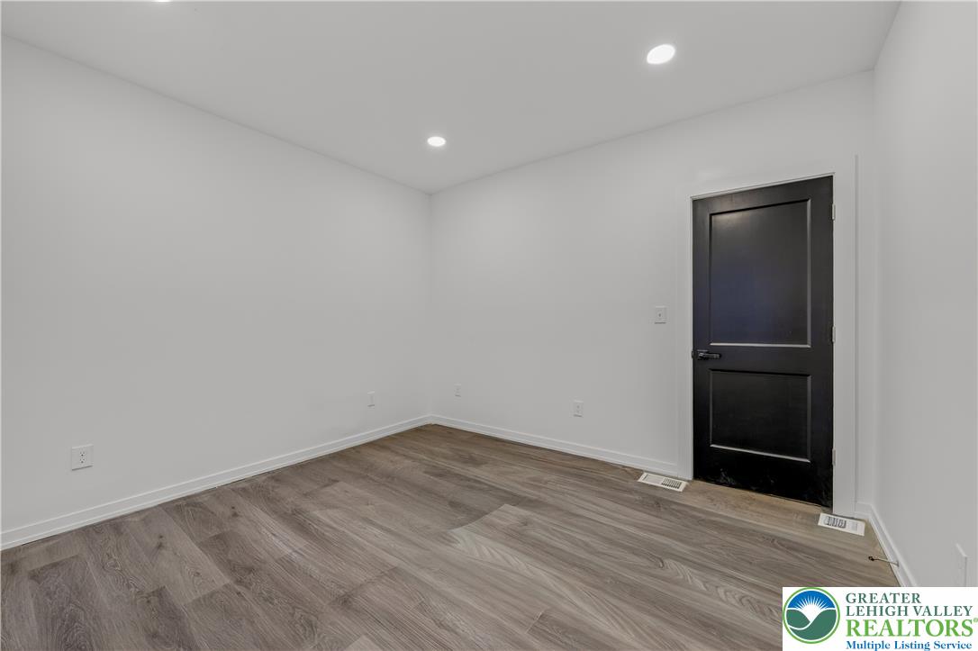 916 Center Street Property Photo 22