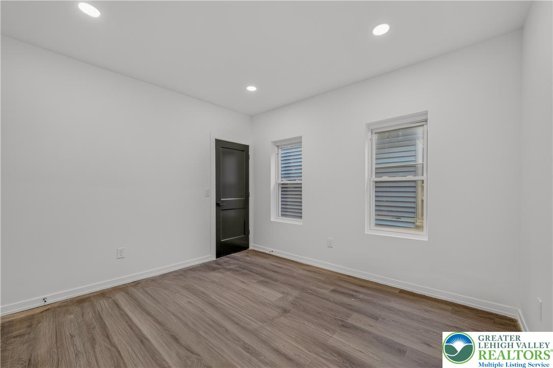 916 Center Street Property Photo 23