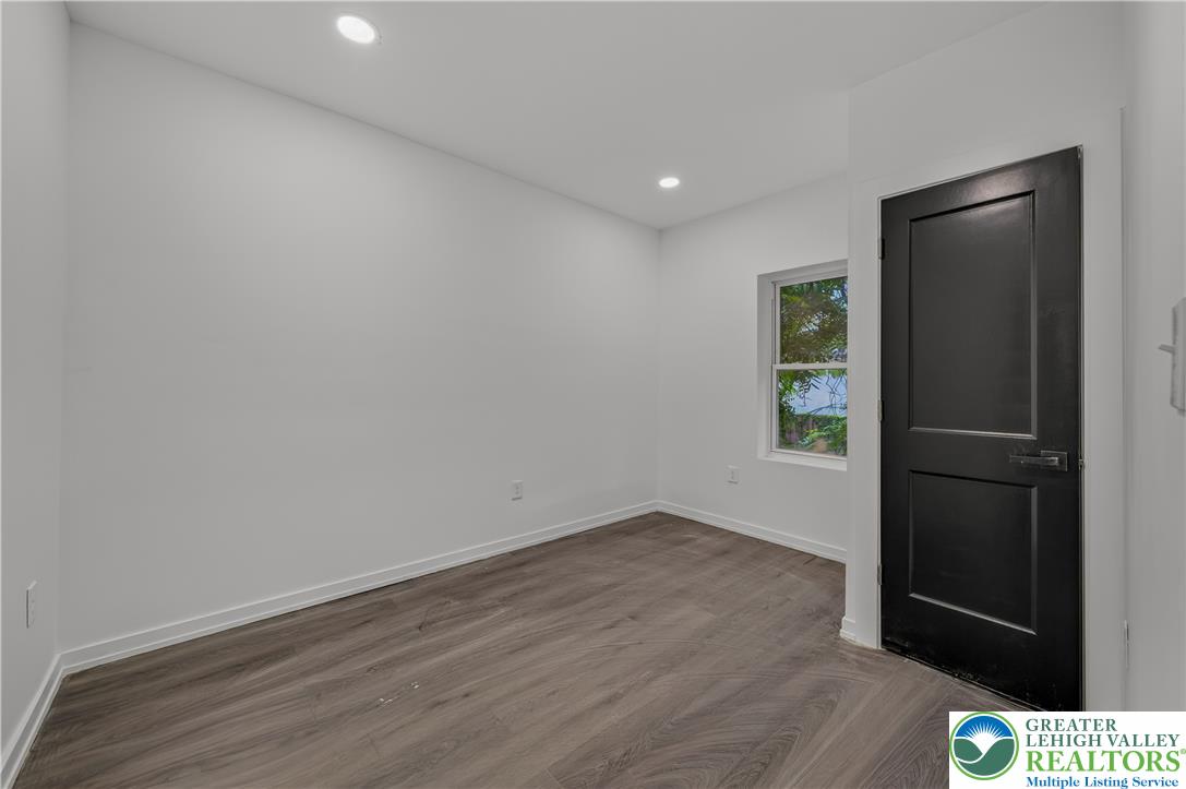 916 Center Street Property Photo 26