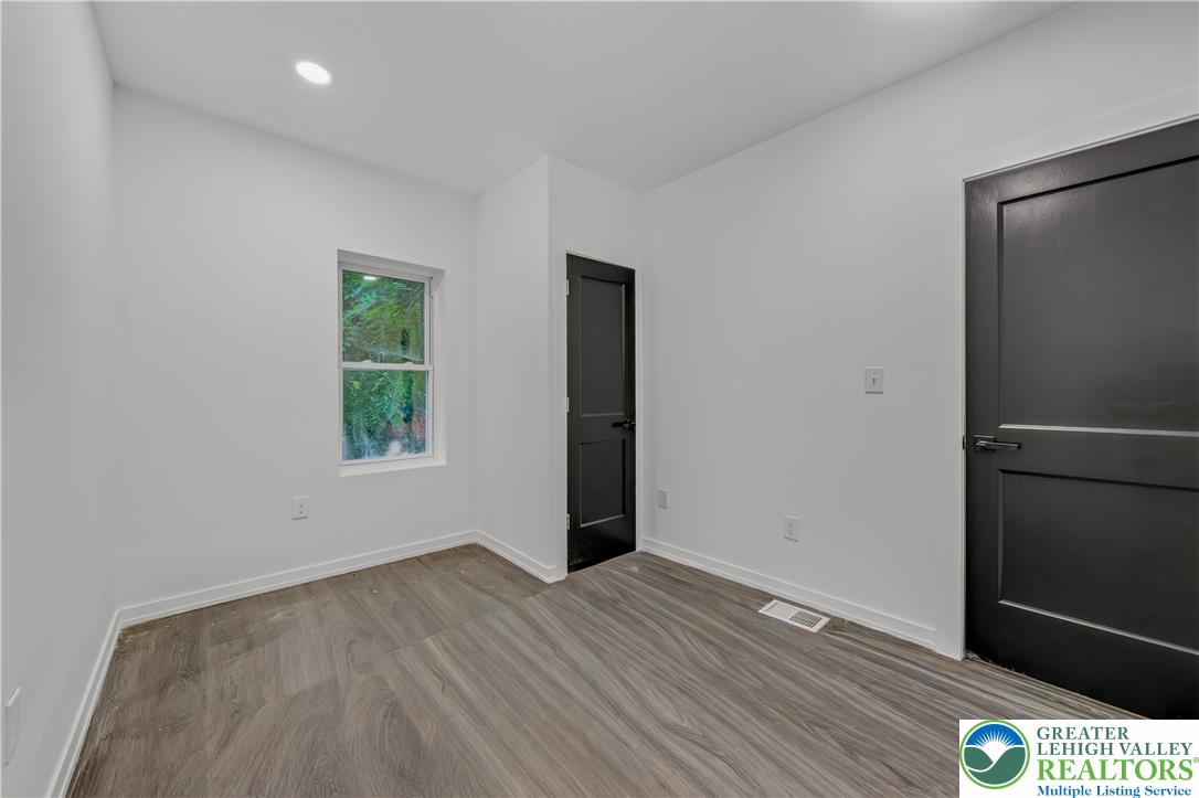 916 Center Street Property Photo 27